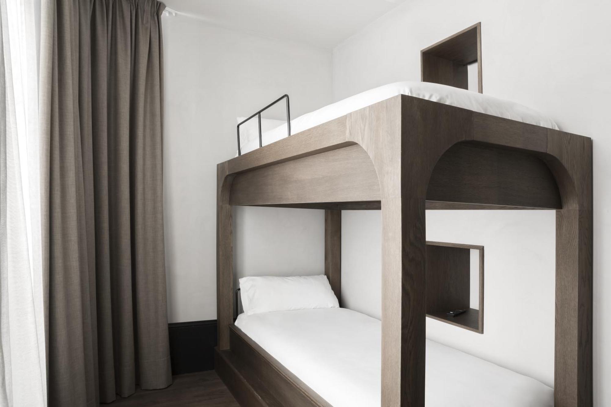 Quadruple Room (2 Adults + 2 Children),913762879:JPEG