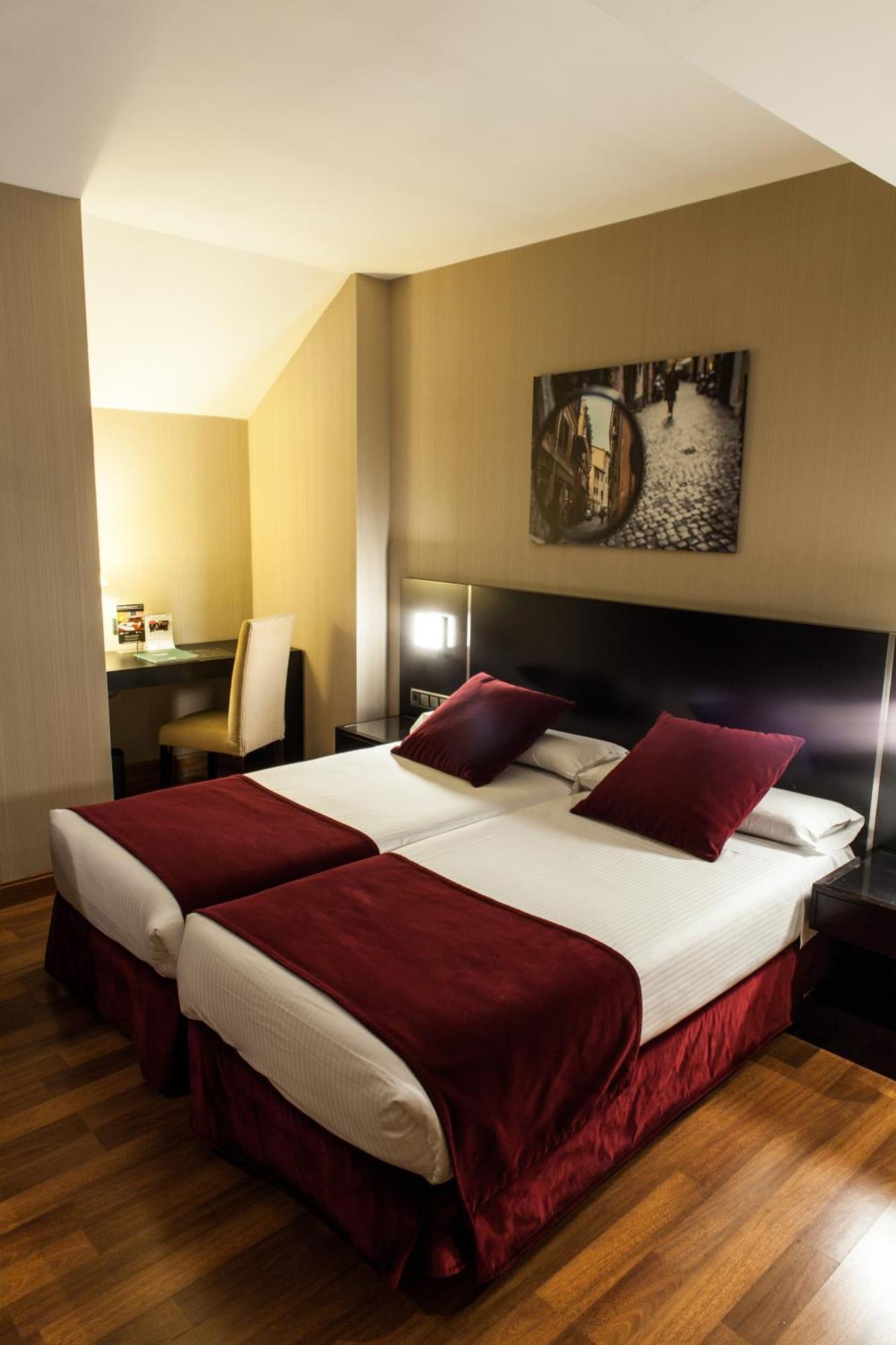 Basic Triple Room,1207604323:JPEG