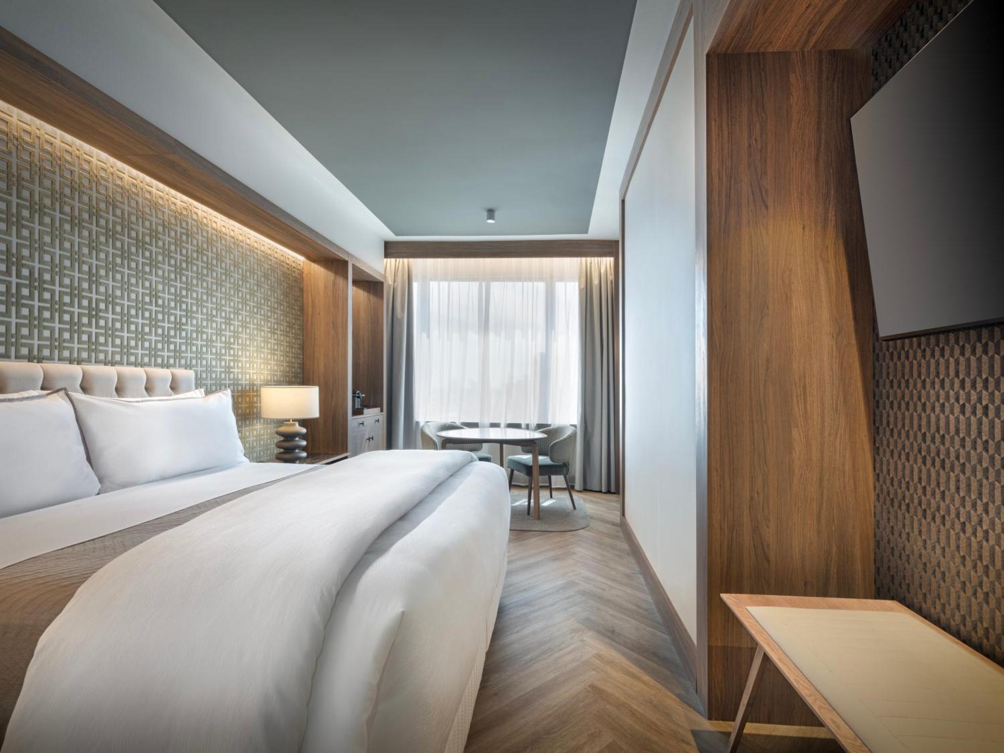 Deluxe King Room City View