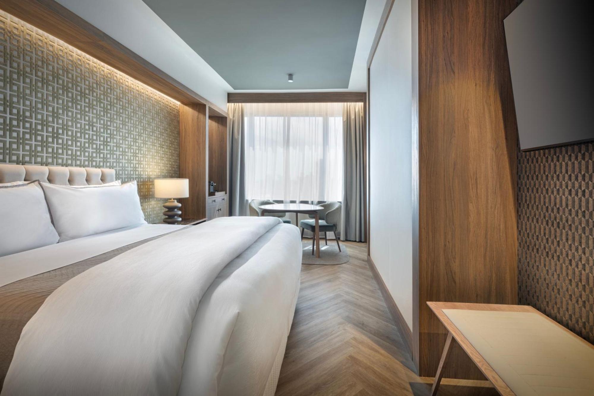 Deluxe King Room City View