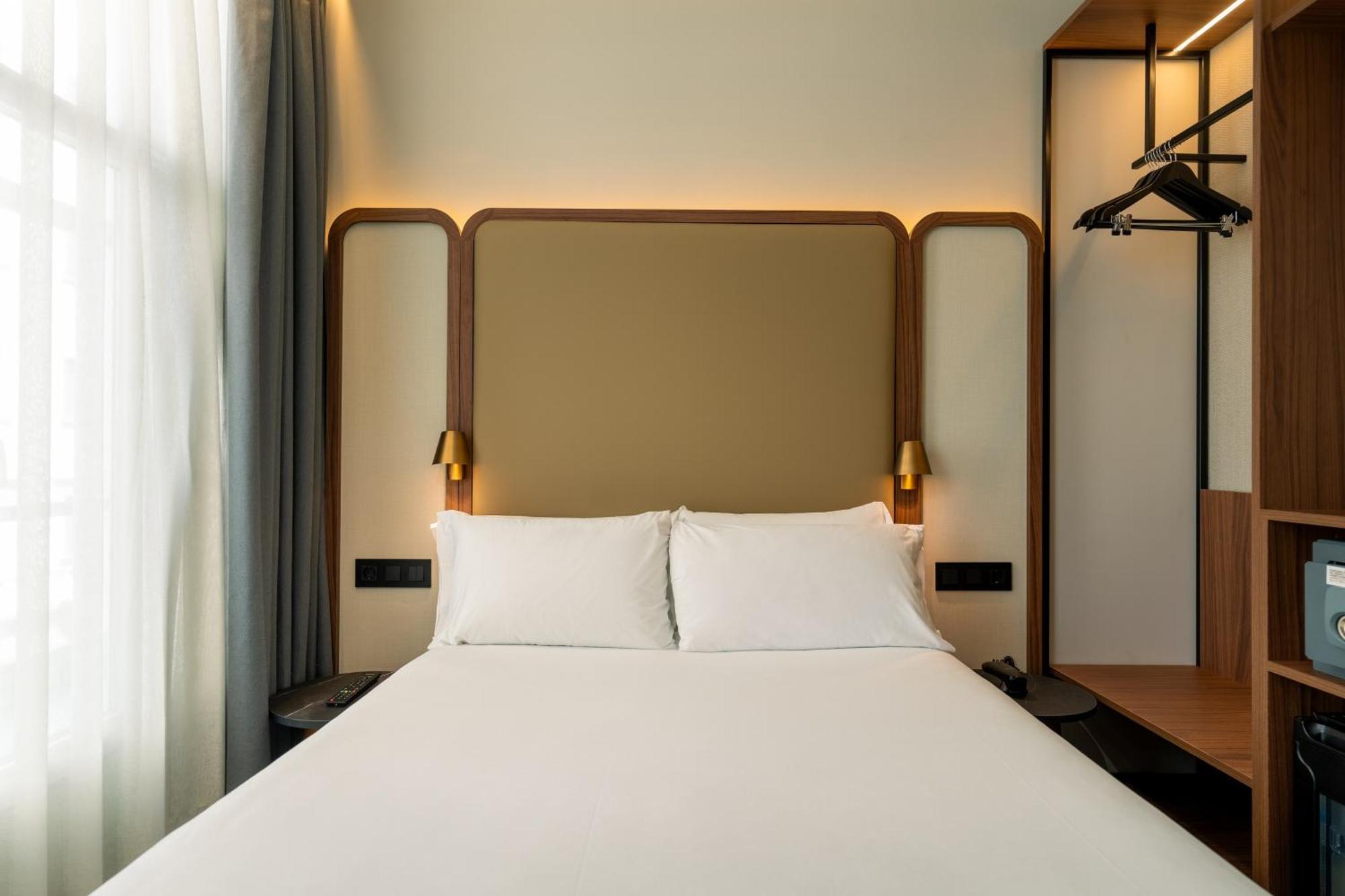 Small Double Room,1770836619:JPEG