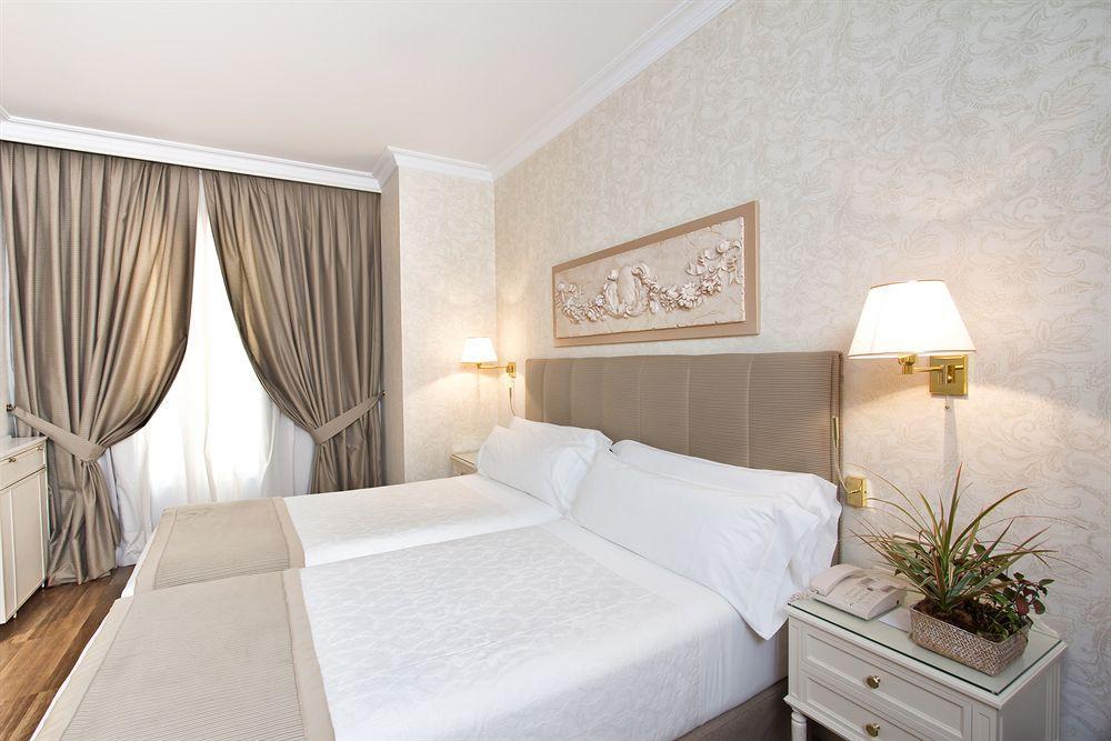 Deluxe Double or Twin Room,676625583:JPEG