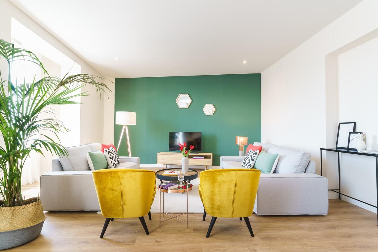 Deluxe Three-Bedroom Apartment