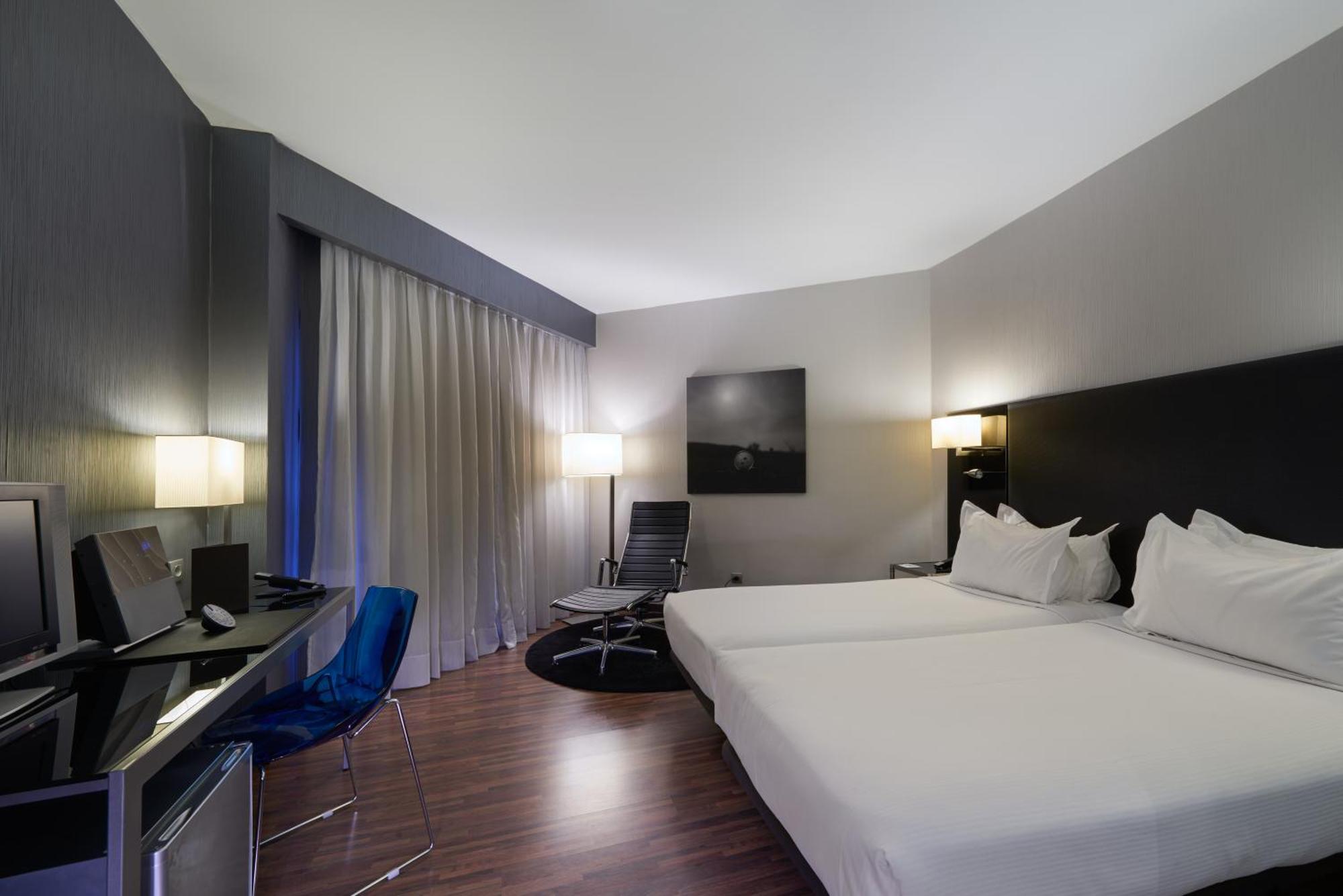 Double or Twin Room Extra Bed,680553216:JPEG