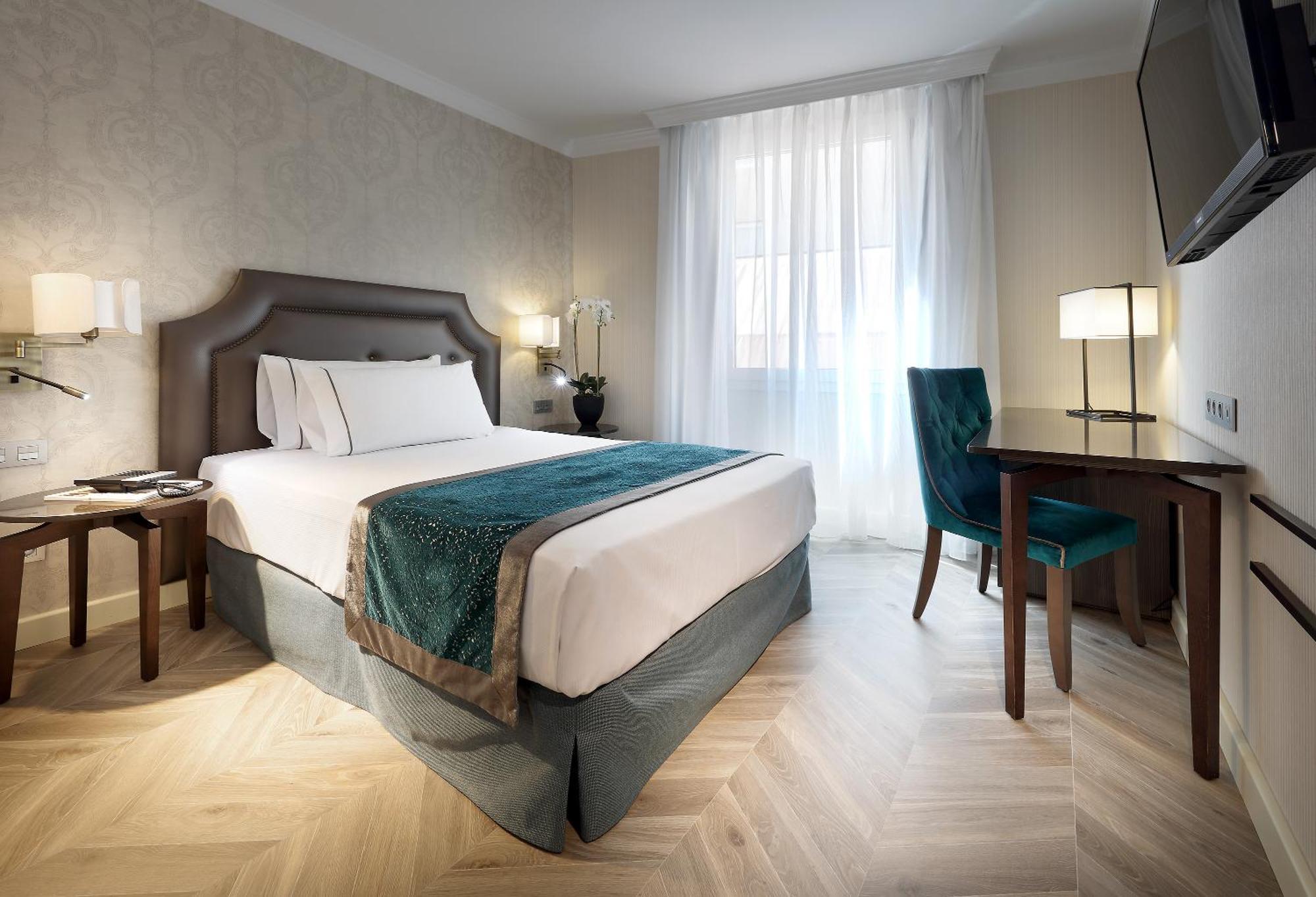 Double or Twin Room,701598298:JPEG