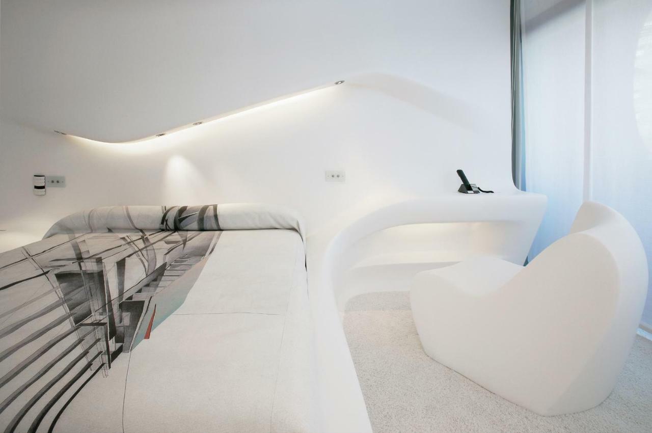 Space Club by Zaha Hadid,1272528088:JPEG